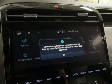 2022 Hyundai Tucson Hybrid - image 8