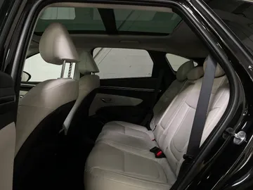 2022 Hyundai Tucson Hybrid - image 16