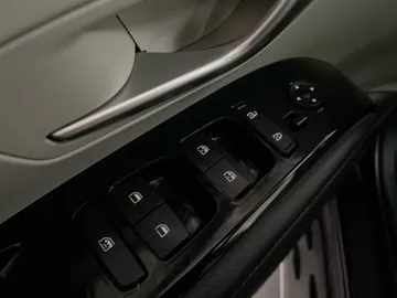 2022 Hyundai Tucson Hybrid - image 27