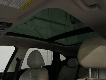 2022 Hyundai Tucson Hybrid - image 6