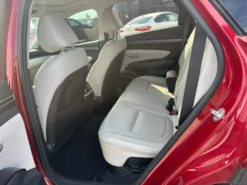 2022 Hyundai Tucson Hybrid - image 9