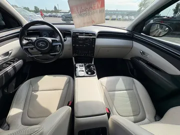 2022 Hyundai Tucson Hybrid - image 10