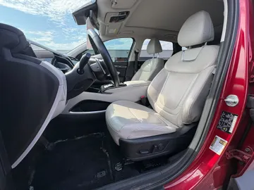 2022 Hyundai Tucson Hybrid - image 8