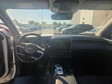 2023 Hyundai Tucson Hybrid - image 9