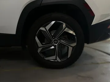 2022 Hyundai Tucson Hybrid - image 19