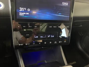 2022 Hyundai Tucson Hybrid - image 26