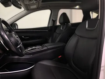 2022 Hyundai Tucson Hybrid - image 10