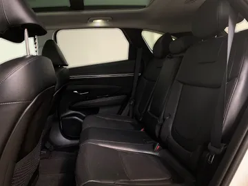 2022 Hyundai Tucson Hybrid - image 11