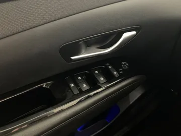 2022 Hyundai Tucson Hybrid - image 29