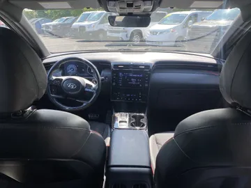 2022 Hyundai Tucson - image 9