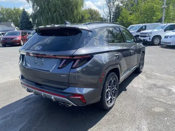 2022 Hyundai Tucson - image 3