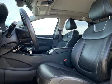 2023 Hyundai Tucson - image 3
