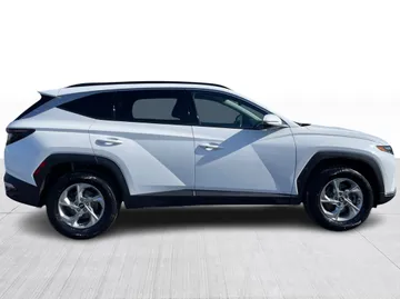 2023 Hyundai Tucson - image 2