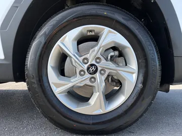 2023 Hyundai Tucson - image 7