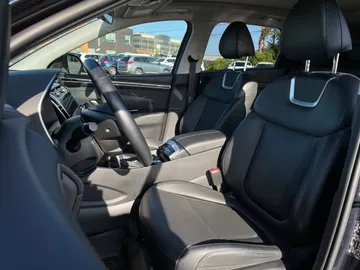 2023 Hyundai Tucson - image 3