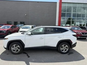 2022 Hyundai Tucson - image 4