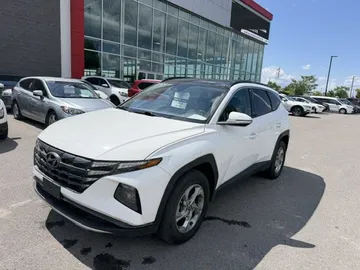 2022 Hyundai Tucson - image 3