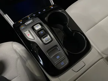 2024 Hyundai Tucson Hybrid - image 28
