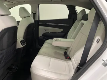 2024 Hyundai Tucson Hybrid - image 16