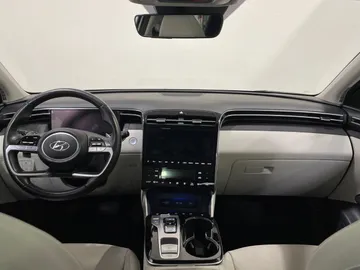 2024 Hyundai Tucson Hybrid - image 4