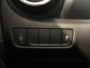 2018 Hyundai Kona - image 24