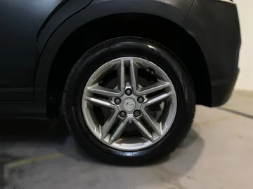 2018 Hyundai Kona - image 6