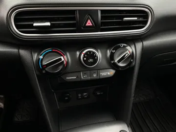 2020 Hyundai Kona - image 19