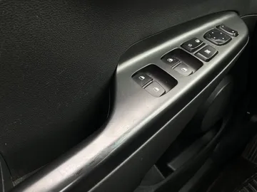 2020 Hyundai Kona - image 20