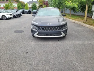 2022 Hyundai Kona - image 2