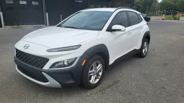 2022 Hyundai Kona - image 3