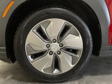 2020 Hyundai Kona Electric - image 6