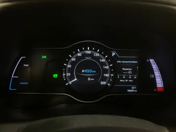 2020 Hyundai Kona Electric - image 17