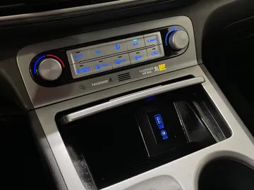 2020 Hyundai Kona Electric - image 21