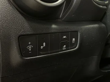 2020 Hyundai Kona Electric - image 28