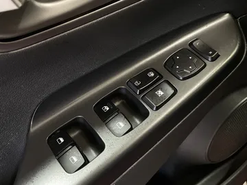 2020 Hyundai Kona Electric - image 23