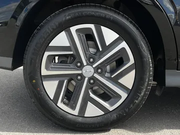 2023 Hyundai Kona Electric - image 6