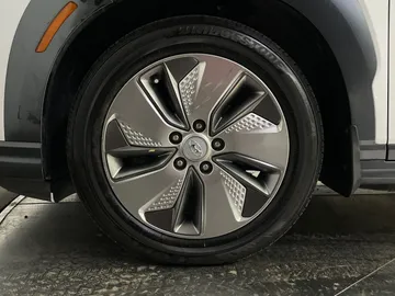 2021 Hyundai Kona Electric - image 6