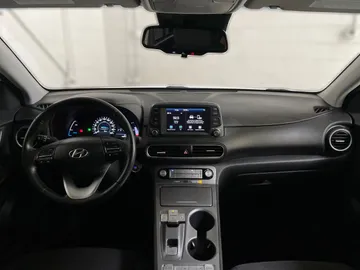2021 Hyundai Kona Electric - image 4