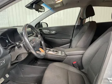 2021 Hyundai Kona Electric - image 3