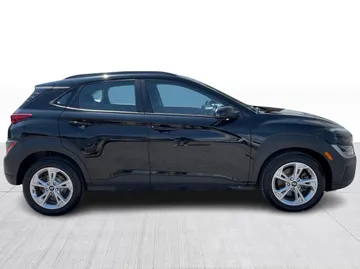 2022 Hyundai Kona - image 2