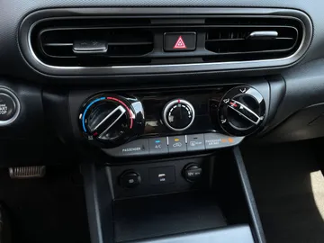 2022 Hyundai Kona - image 21