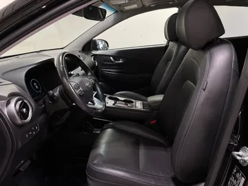 2023 Hyundai Kona Electric - image 3