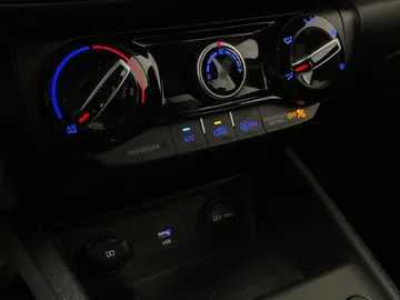 2022 Hyundai Kona - image 24