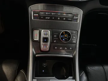 2022 Hyundai Santa Fe Hybrid - image 25