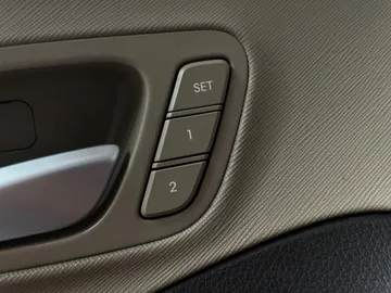 2016 Hyundai Santa Fe XL - image 17
