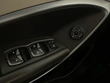 2016 Hyundai Santa Fe XL - image 25