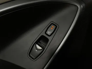 2016 Hyundai Santa Fe XL - image 23