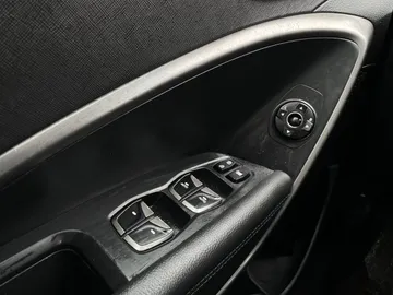 2017 Hyundai Santa Fe XL - image 27