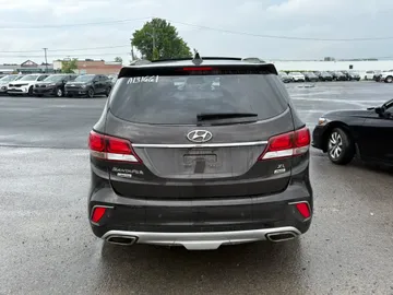 2017 Hyundai Santa Fe XL - image 4