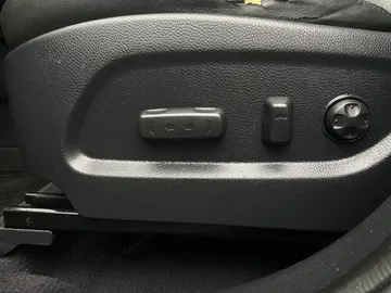 2017 Hyundai Santa Fe XL - image 28